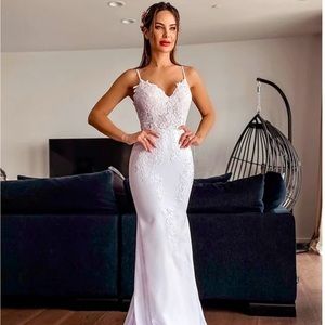 White trumpet/mermaid wedding dress. Size 10.